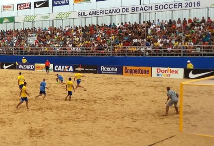 Brasil goleou o Uruguai no Sul-Americano de beach soccer, em Vitória