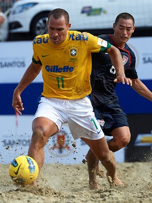 Buru disputou 272 jogos oficiais e marcou 224 gols com a camisa da seleção brasileira
