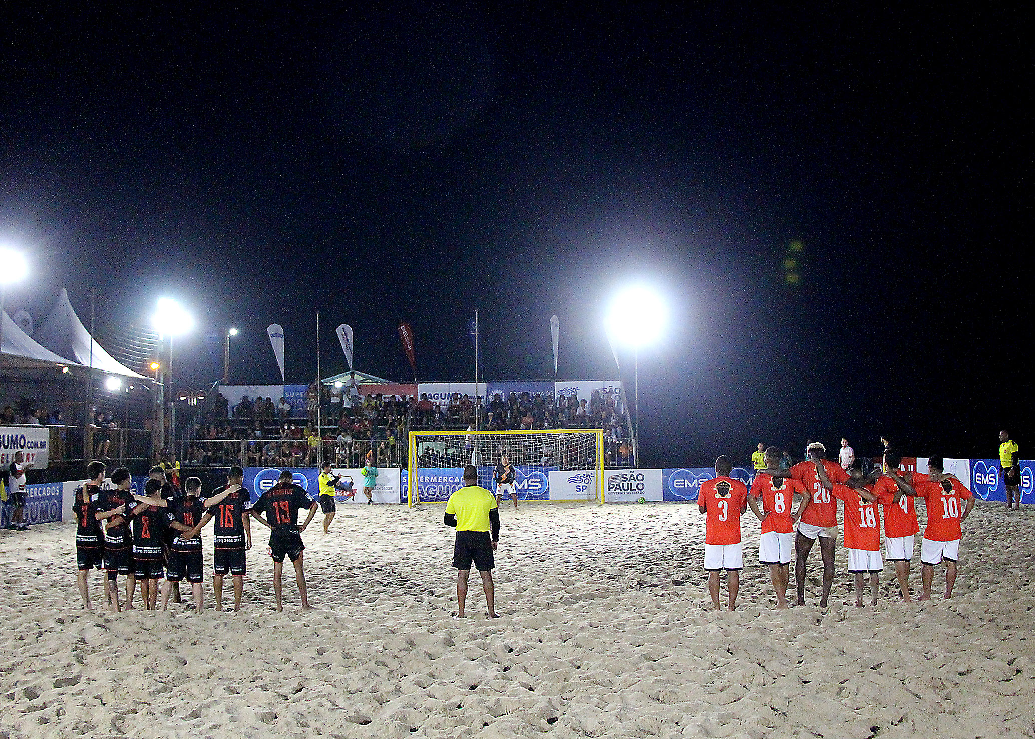 Disputa de pênatis entre Praia Grande e Lapa Beach Soccer