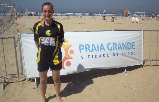 Stephanie Palhares tem 16 anos e pratica o Beach Soccer desde os 13
